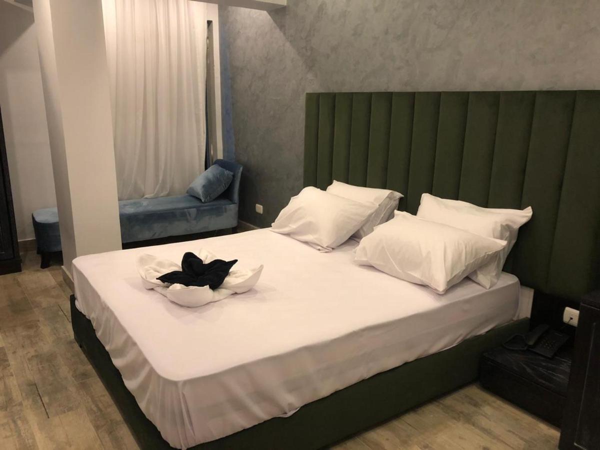 Cleopatra Pyramids View Hotel Kafrat al Jabal Exterior foto